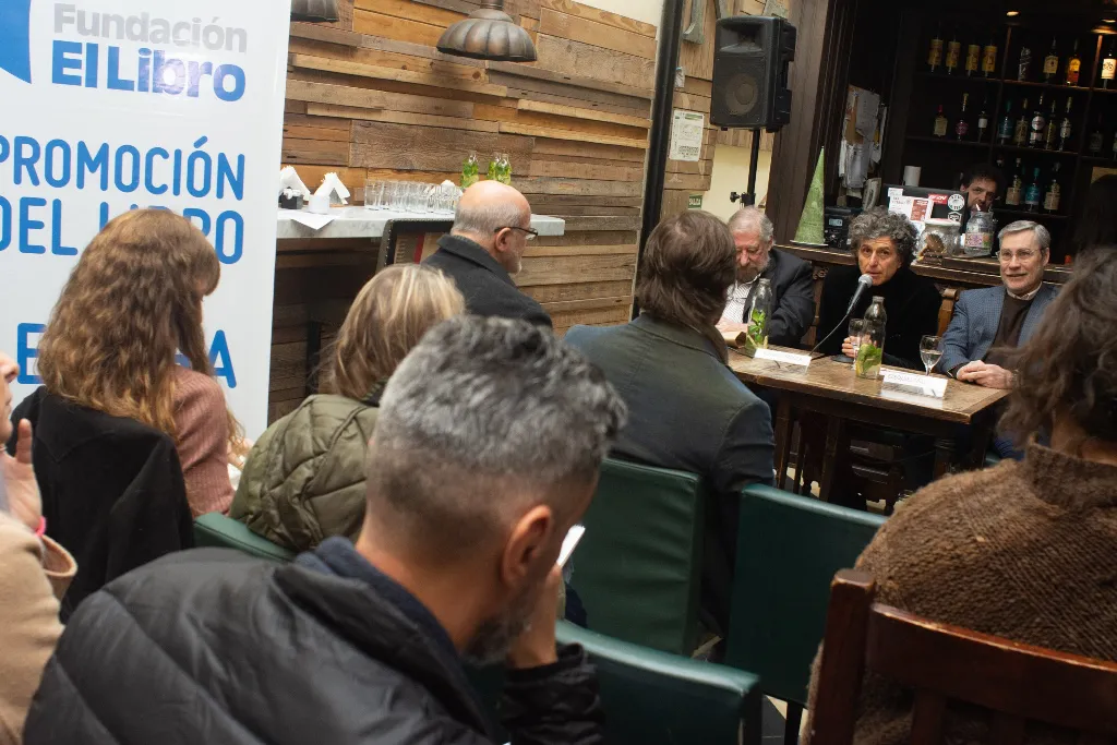 Editores y periodistas en la presentación de Leyendo.Arg 