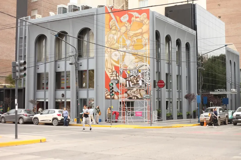 𝗥𝗲𝘀𝘁𝗮𝘂𝗿𝗮𝗰𝗶𝗼́𝗻 𝗱𝗲𝗹 𝗺𝘂𝗿𝗮𝗹 “𝗡𝗲𝘂𝗾𝘂𝗲́𝗻”