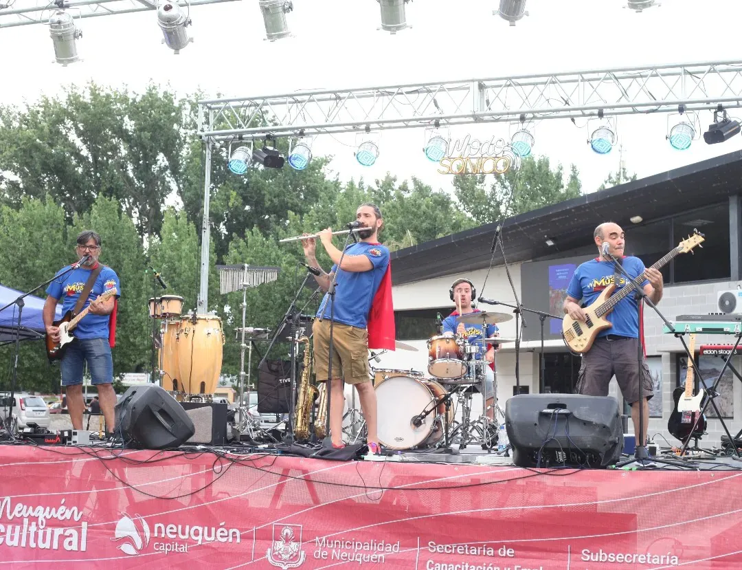 Los Musis de Profica en la presentación de  Modo Sonico