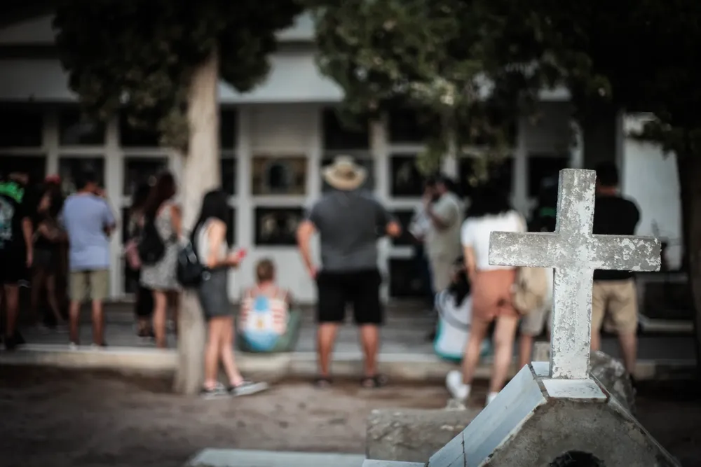 Una noche en el cementerio neuquen