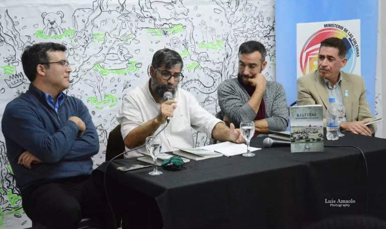 Pablo Montanaro presentando su libro "Malvinas, Historias para no olvidar"