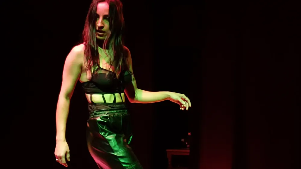 "Carne Fresca" del Ciclo Licuadora interpretado por Camila González