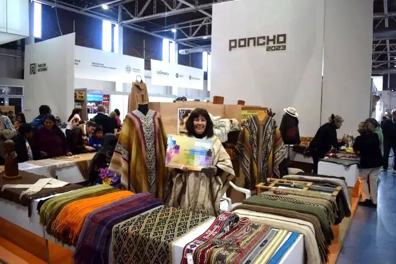 Artesana neuquina obtiene 1er premio en la 52ª Feria del Poncho de Catamarca