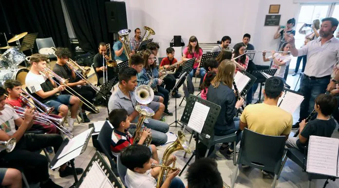 web-BANDA-INFANTO-JUVENIL-696x387