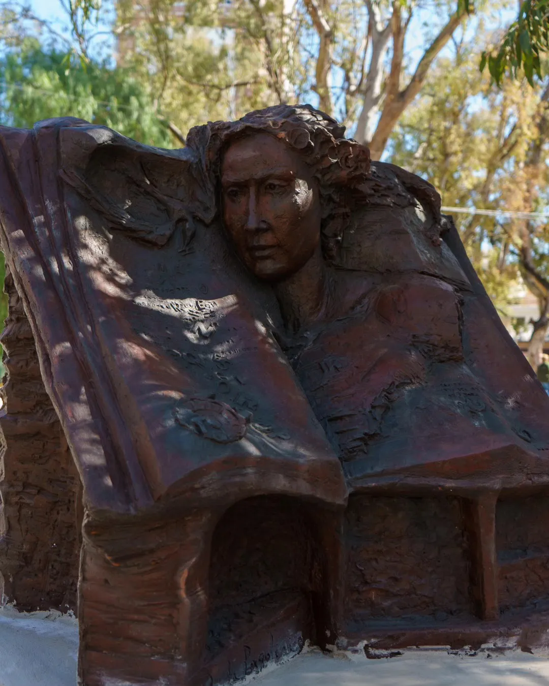 Escultura a Irma Cuña