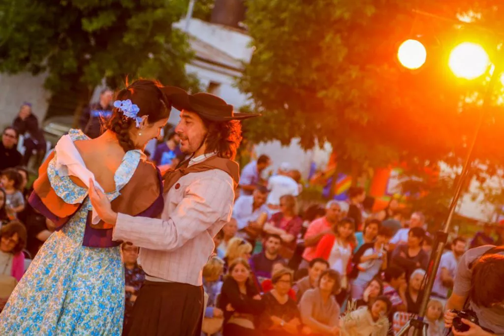 PAREJA-BAILANDO-PENA-1024x683