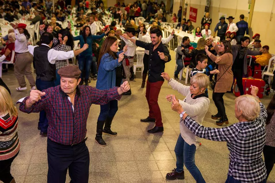 Peña en el circulo Italiano de Cipolletti