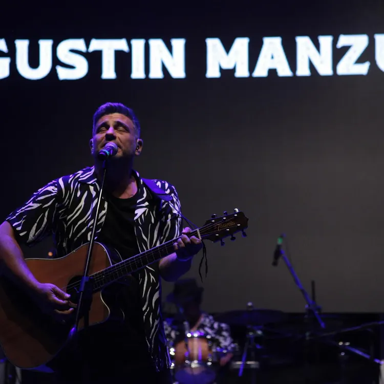 Artistas locales en escenario Limay FDLC